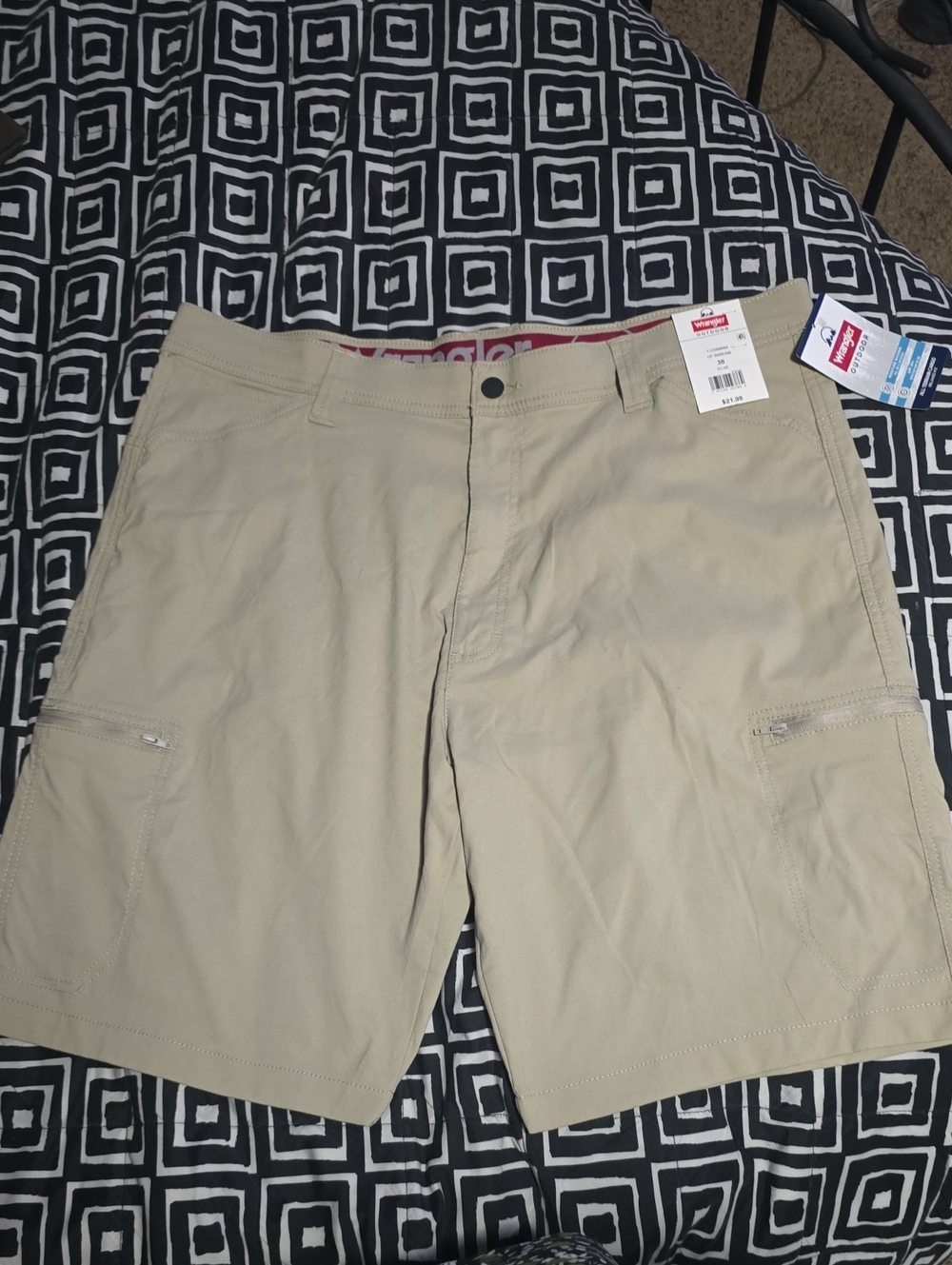 Wrangler Men's Light Khaki Hybrid Cargo Shorts
